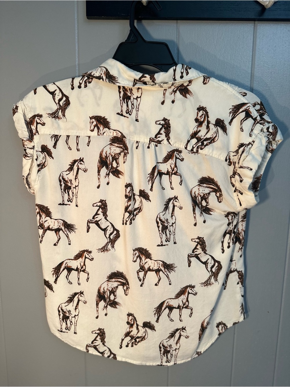 Rare cotton rye outfitters women’s small horse-Print Button Blouse cap sleve - Picture 3 of 9
